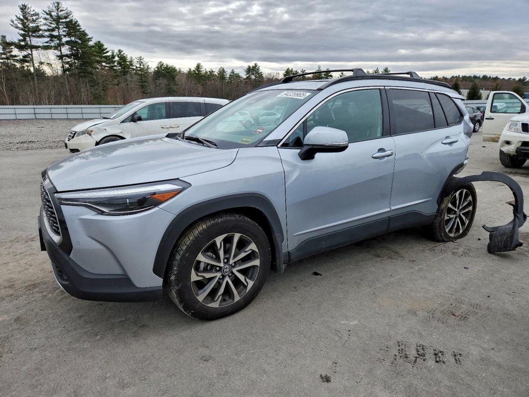 منظر 2024 TOYOTA COROLLA CROSS XLE، زاوية 1