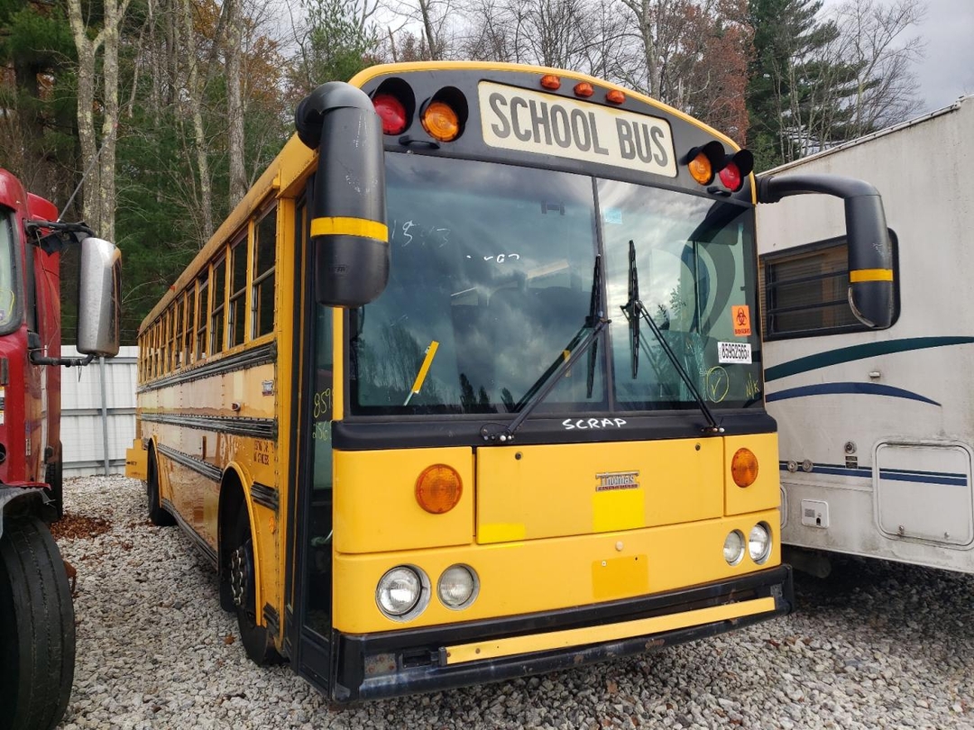 Vue de 2012 THOMAS SAF-T-LINER HDX - SCHOOL BUS, angle 1