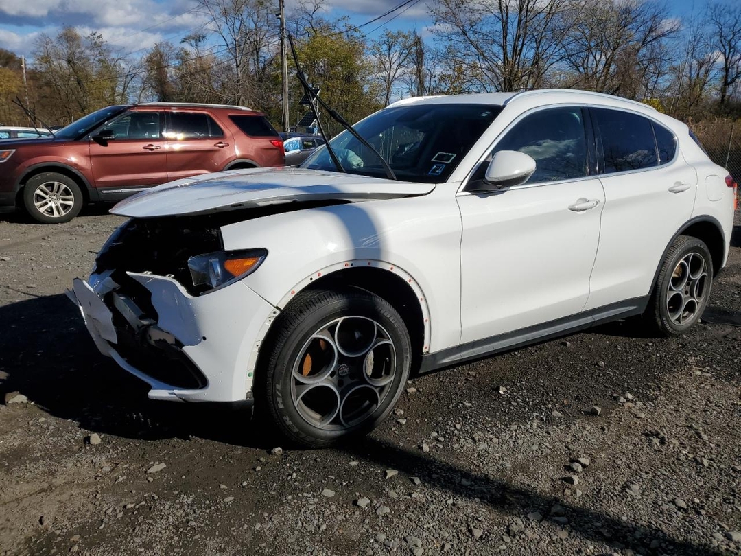Vista de 2018 ALFA ROMEO STELVIO, ángulo 1