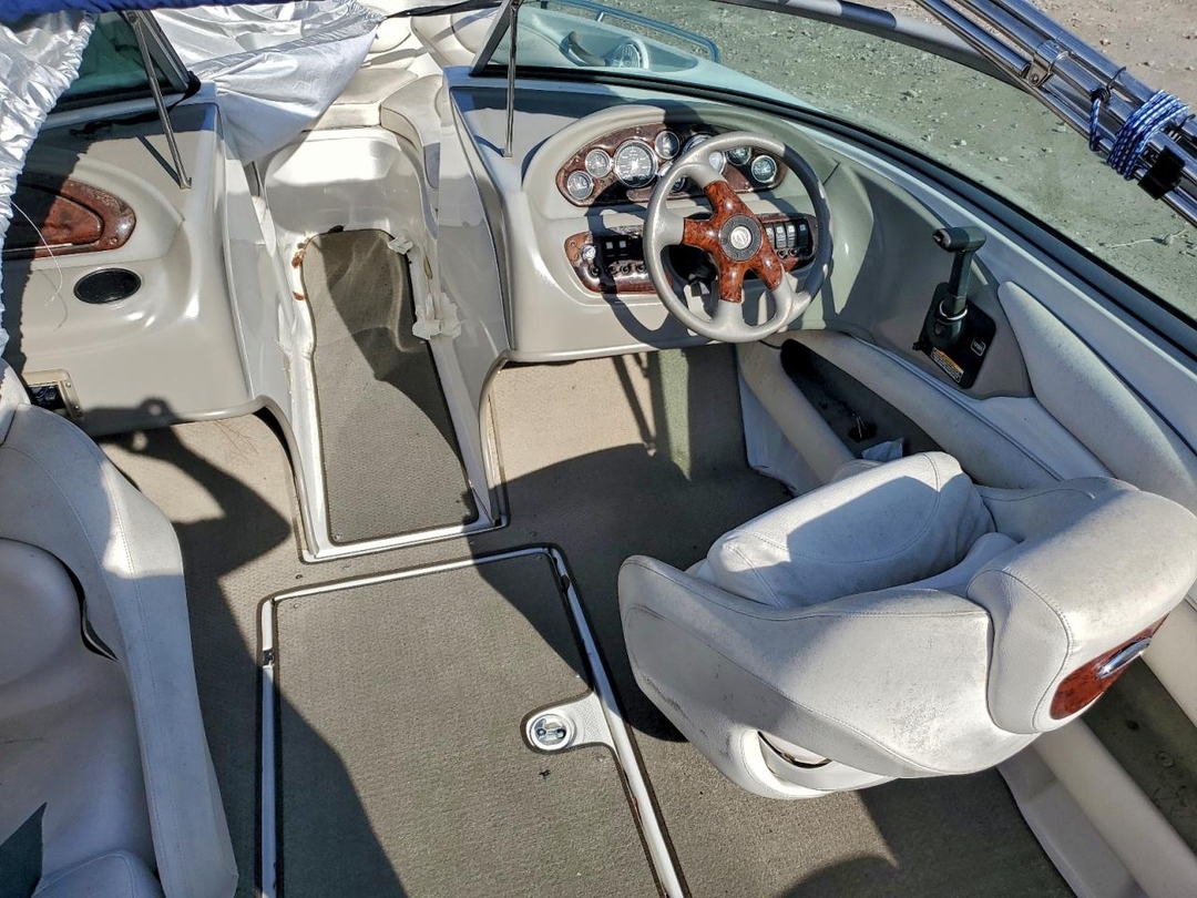 Вид 2004 CROWNLINE BOAT, угол 1