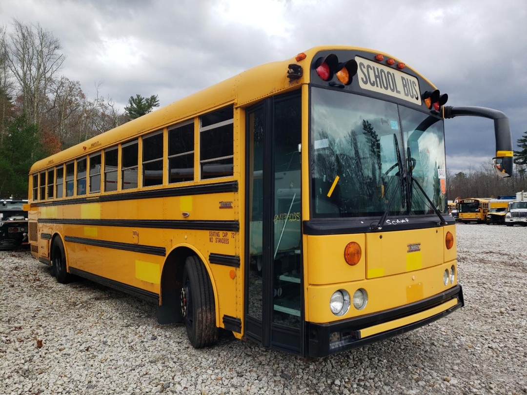 Vue de 2012 THOMAS SAF-T-LINER HDX - SCHOOL BUS, angle 1