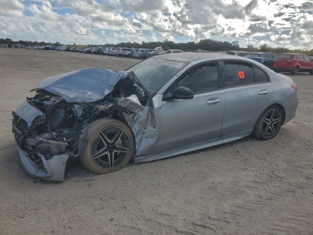 Vue de 2024 MERCEDES-BENZ C 300, angle 1