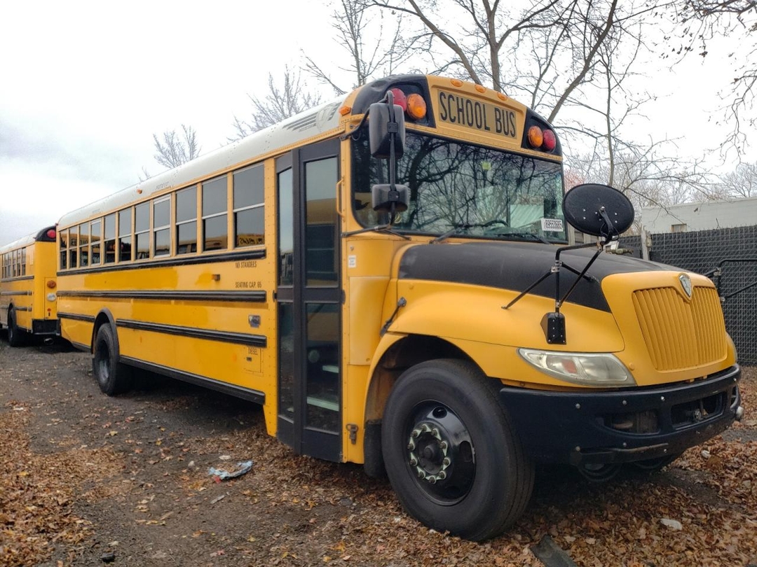 Vista de 2013 IC CORPORATION CE SERIES SCHOOL - SCHOOL BUS, ángulo 1