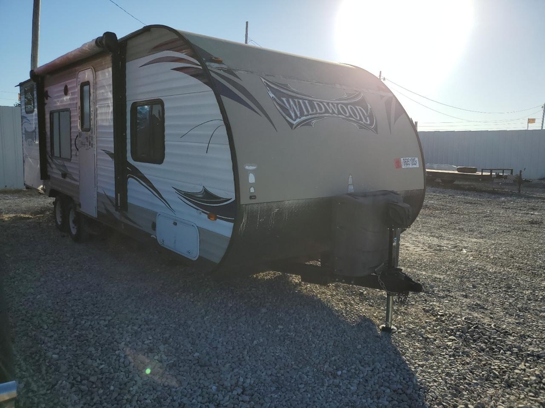 Vista de 2015 FOREST RIVER WILDWOOD CAMPER, ángulo 1