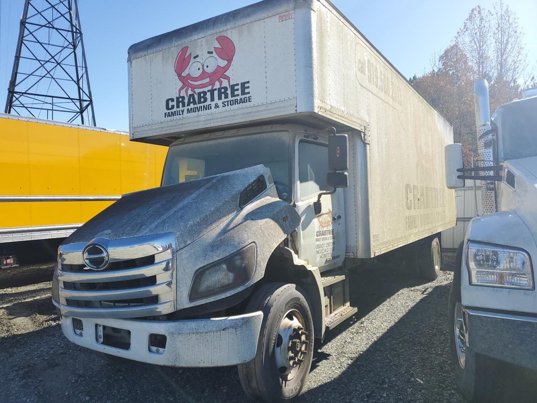 منظر 2015 HINO 258/268 DELIVERY TRUCK، زاوية 1