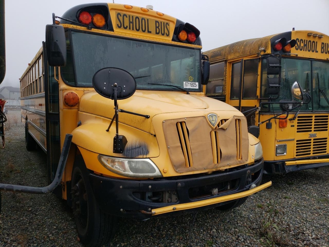 Vue de 2009 IC CORPORATION 3000 CE - school bus, angle 1