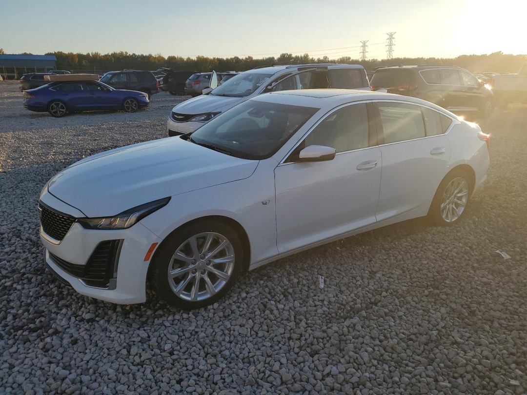 Vue de 2022 CADILLAC CT5, angle 1