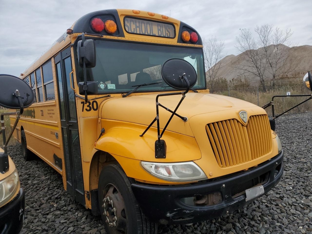 منظر 2011 IC BUS PB105 SCHOOL BUS، زاوية 1