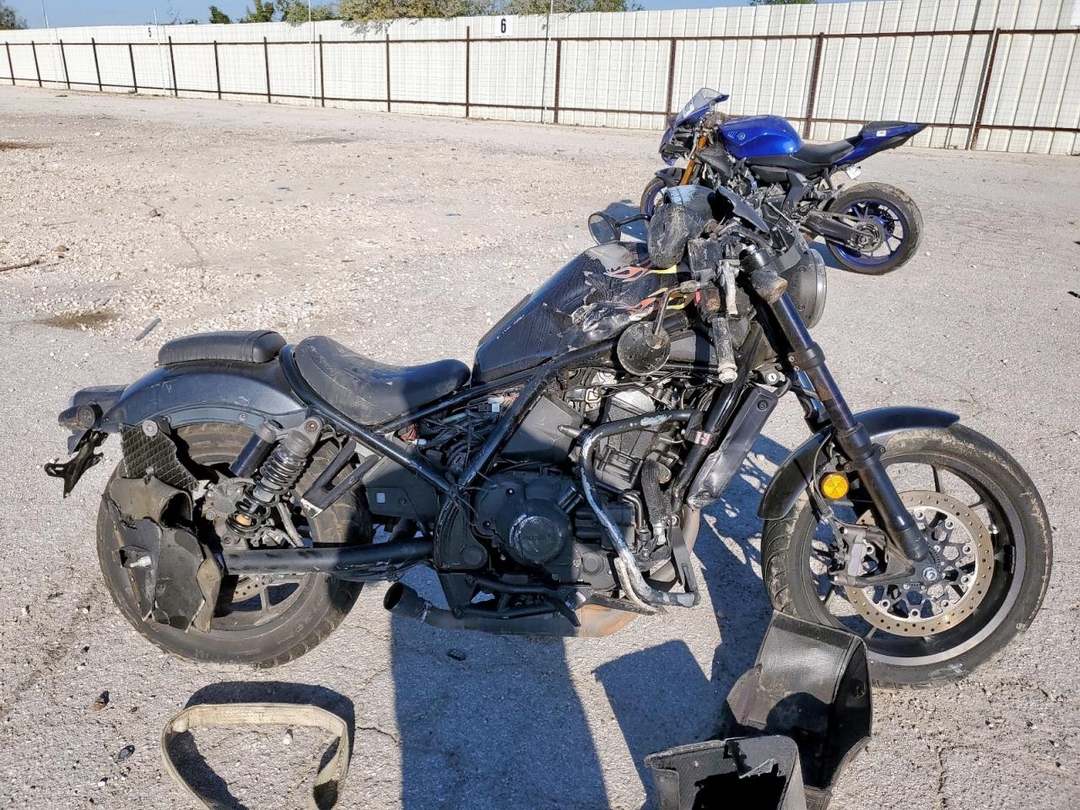 Vue de 2021 HONDA CMX1100 D, angle 1