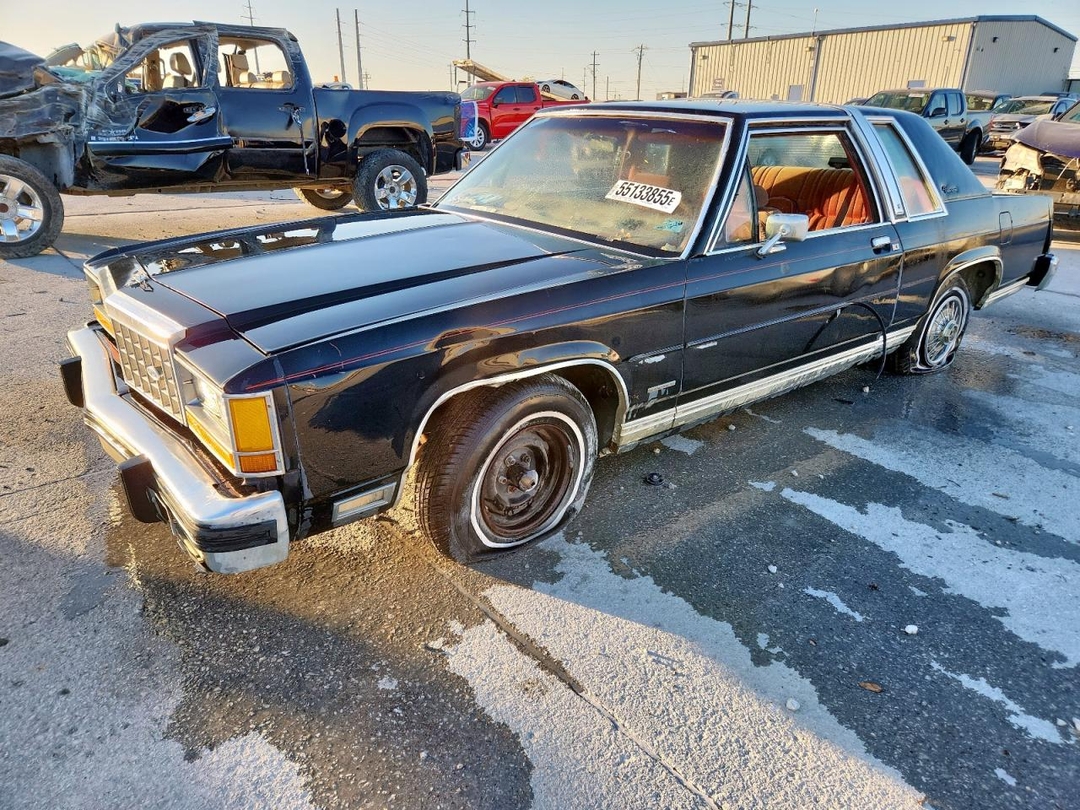 Vista de 1994 FORD CROWN VICTORIA, ángulo 1