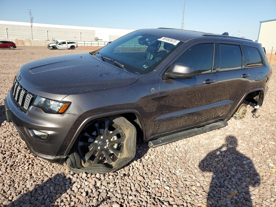 Vue de 2018 JEEP GRAND CHEROKEE LAREDO, angle 1