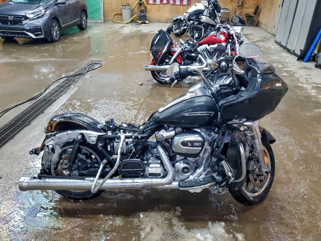 Vedere 2019 HARLEY-DAVIDSON FLTRU, unghi 1