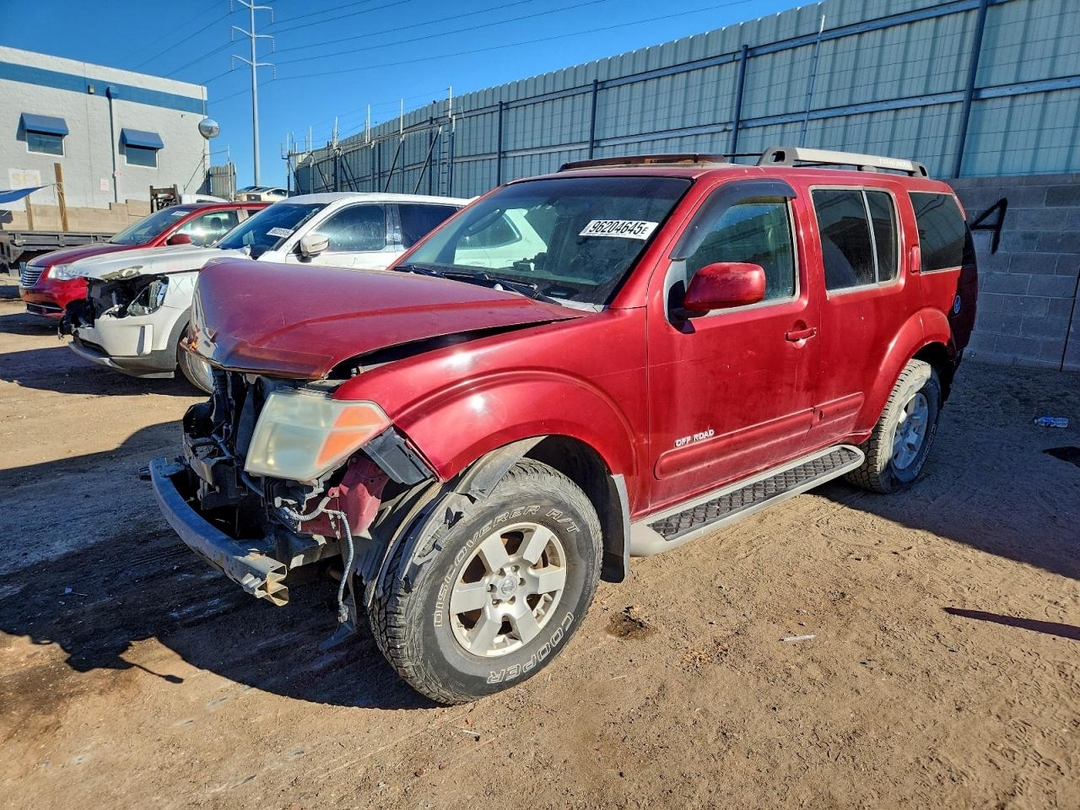 Vue de 2005 NISSAN PATHFINDER LE, angle 1