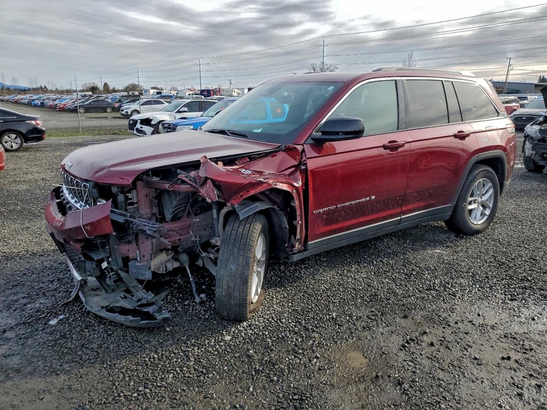 Vista de 2024 JEEP GRAND CHEROKEE LAREDO, ángulo 1