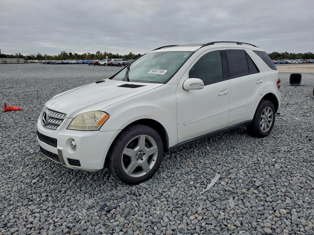 Vue de 2006 MERCEDES-BENZ ML 350, angle 1