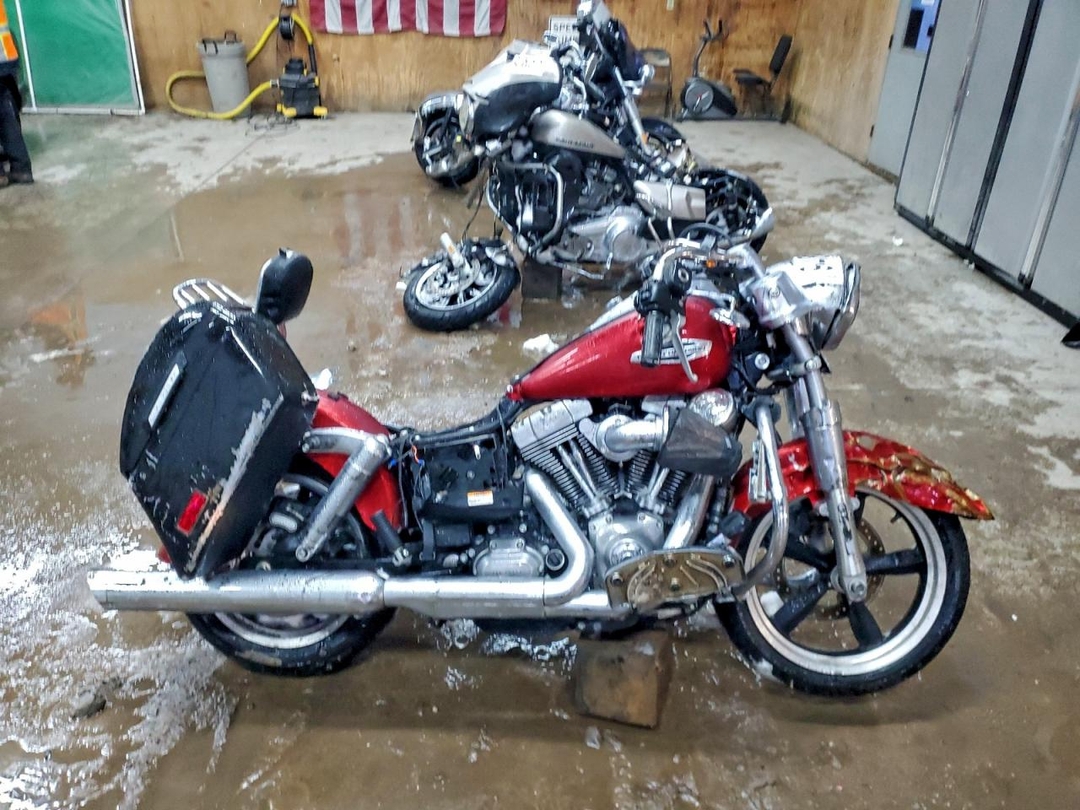 Vue de 2012 HARLEY-DAVIDSON FLD SWITCHBACK, angle 1