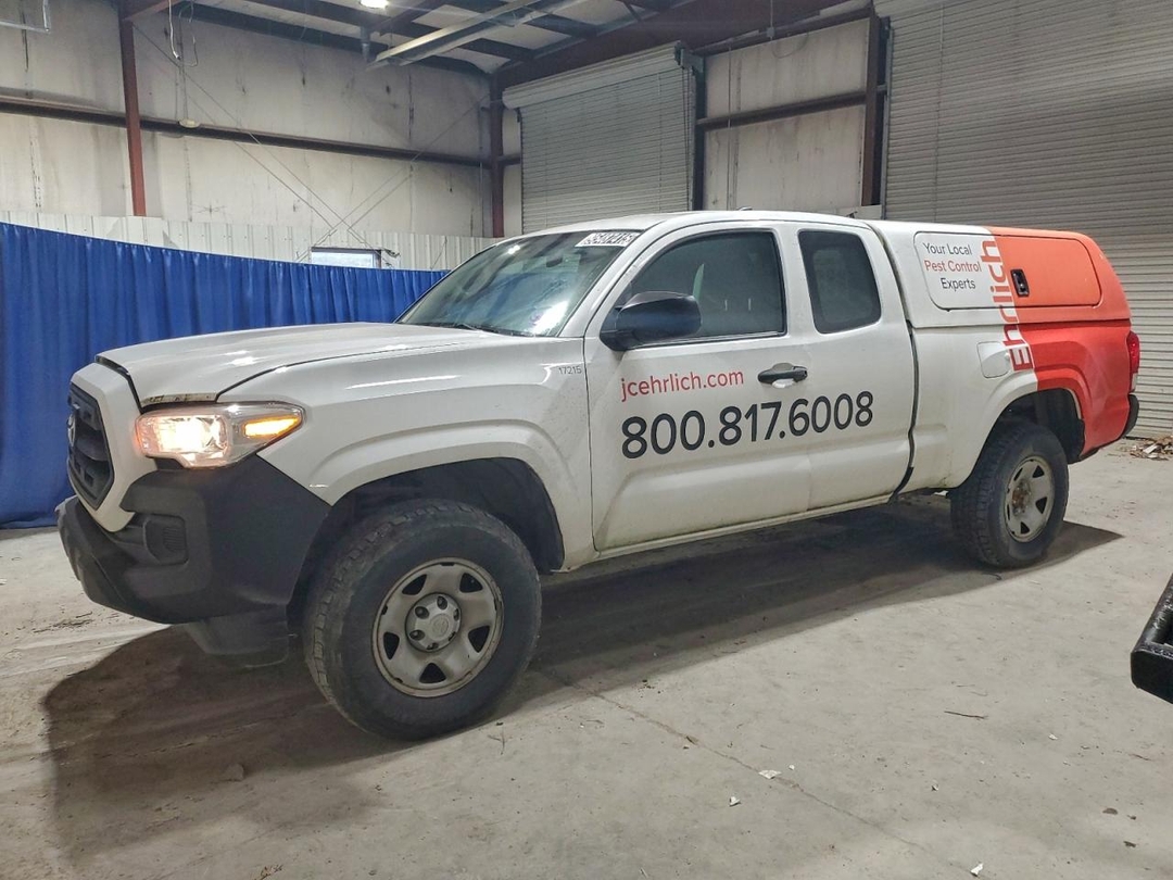 Vue de 2017 TOYOTA TACOMA ACCESS CAB, angle 1