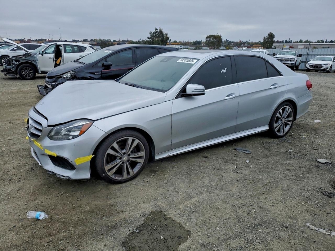 Vista de 2016 MERCEDES-BENZ E 350, ángulo 1