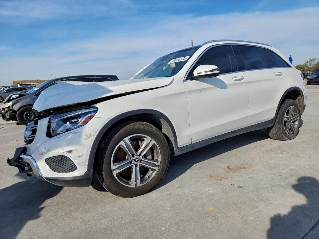 Вид 2019 MERCEDES-BENZ GLC 300, угол 1