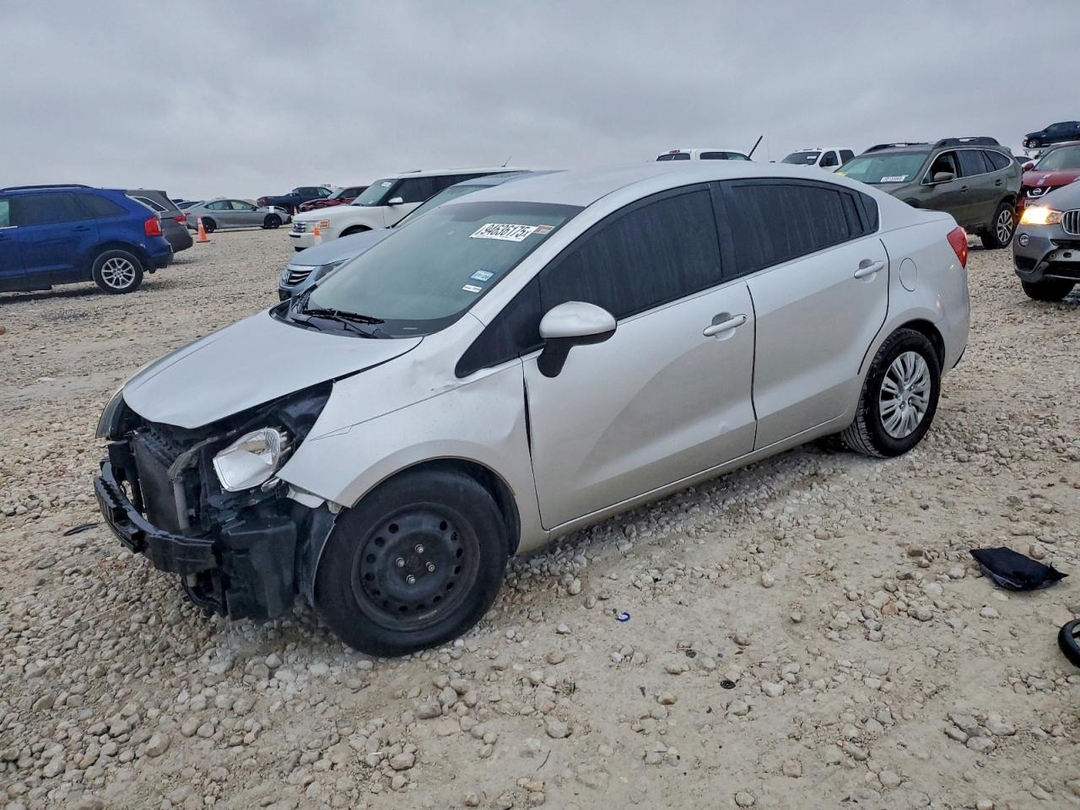 Вид 2013 KIA RIO EX, угол 1