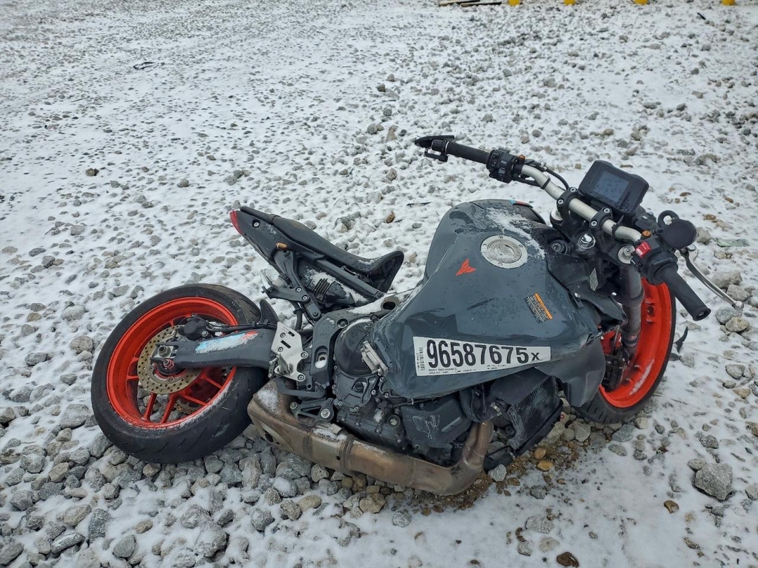 Vue de 2021 YAMAHA MT-09, angle 1