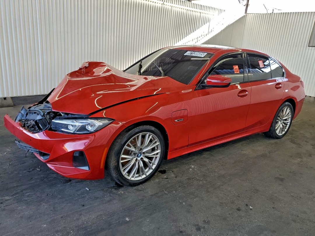 Vue de 2023 BMW 330XE, angle 1