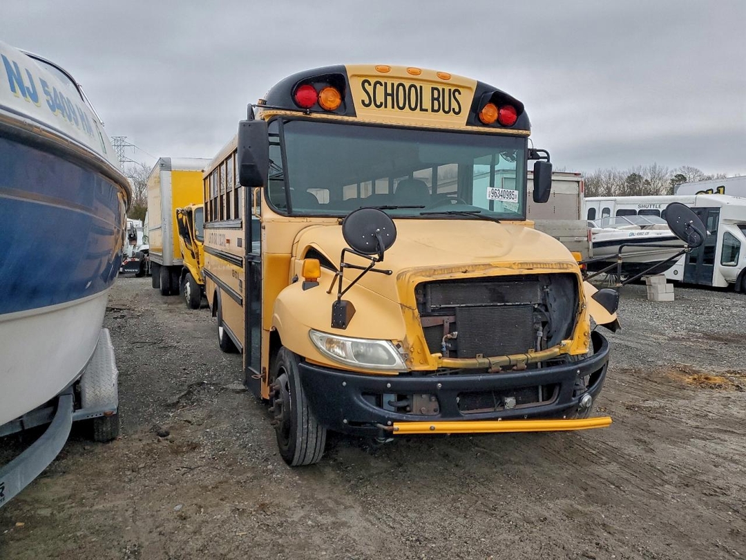 Вид 2010 IC BUS PB405 SCHOOL BUS, угол 1