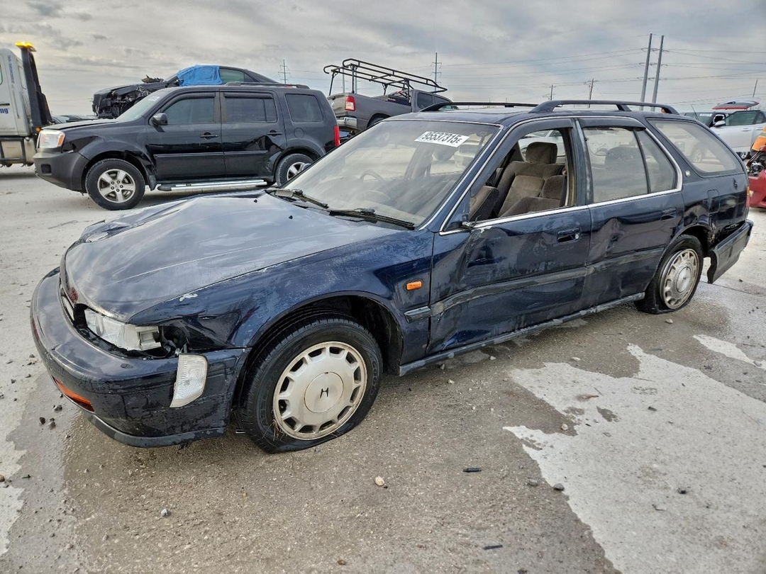 Вид 1993 HOND ACCORD DX 5-SPEED, угол 1