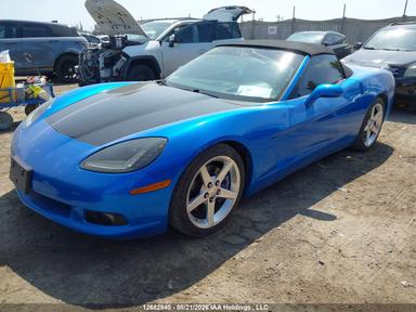 Vue de 2005 Chevrolet Corvette, angle 2