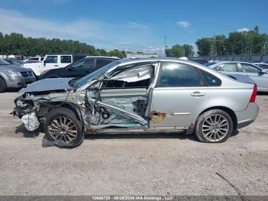 Vista de 2009 Volvo S40 2.4I, ángulo 14