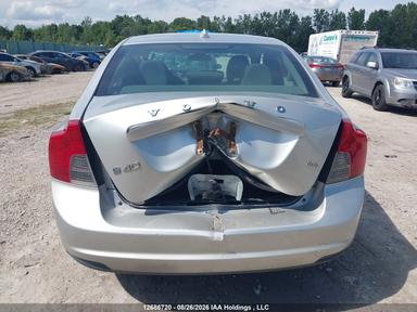 Vista de 2009 Volvo S40 2.4I, ángulo 16