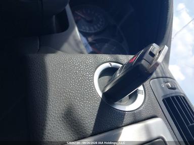 Vista de 2009 Volvo S40 2.4I, ángulo 18
