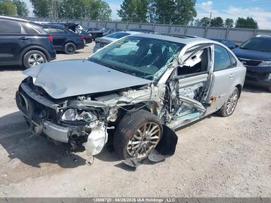 Vista de 2009 Volvo S40 2.4I, ángulo 2