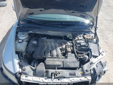 Vista de 2009 Volvo S40 2.4I, ángulo 9