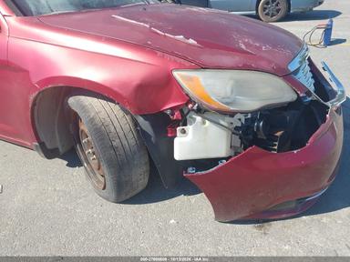 2014 Chrysler 200 Lx view, angle 12