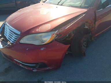 2014 Chrysler 200 Lx view, angle 13