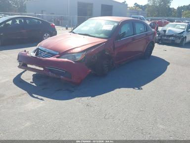 2014 Chrysler 200 Lx view, angle 2
