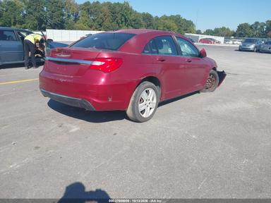 2014 Chrysler 200 Lx view, angle 4