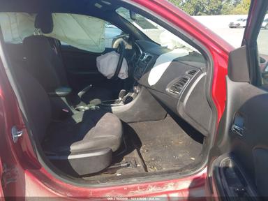 2014 Chrysler 200 Lx view, angle 5
