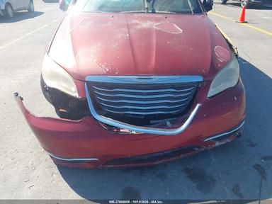 2014 Chrysler 200 Lx view, angle 6