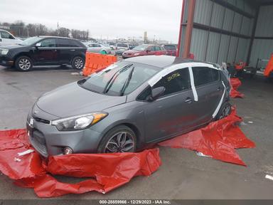 Vue de 2016 Kia Forte Sx, angle 2