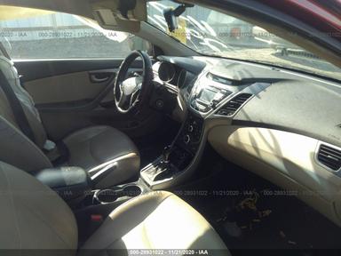منظر 2014 Hyundai Elantra Limited، زاوية 5