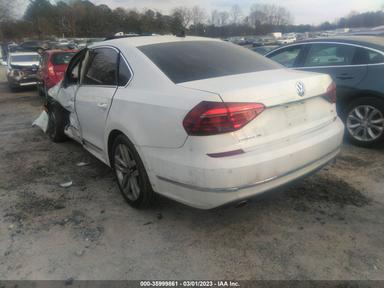 Vedere 2017 Volkswagen Passat 1.8T Se, unghi 3