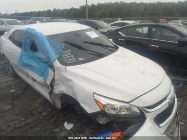 2015 Chevrolet Malibu 1Lt view, angle 1