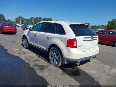 Vue de 2011 Ford Edge Limited, angle 3