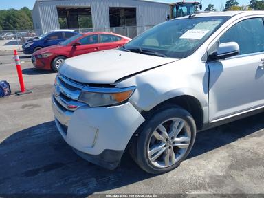 Vue de 2011 Ford Edge Limited, angle 6