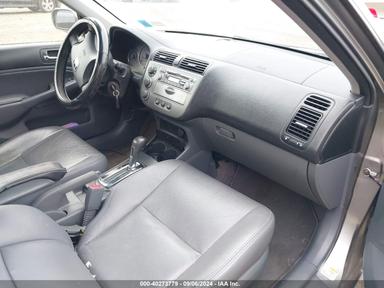 Vista de 2005 Honda Civic Hybrid, ángulo 5