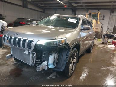 منظر 2020 Jeep Cherokee Limited 4X4، زاوية 2