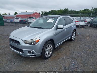Вид 2012 Mitsubishi Outlander Sport Se, угол 2
