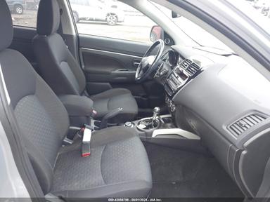 Вид 2012 Mitsubishi Outlander Sport Se, угол 5